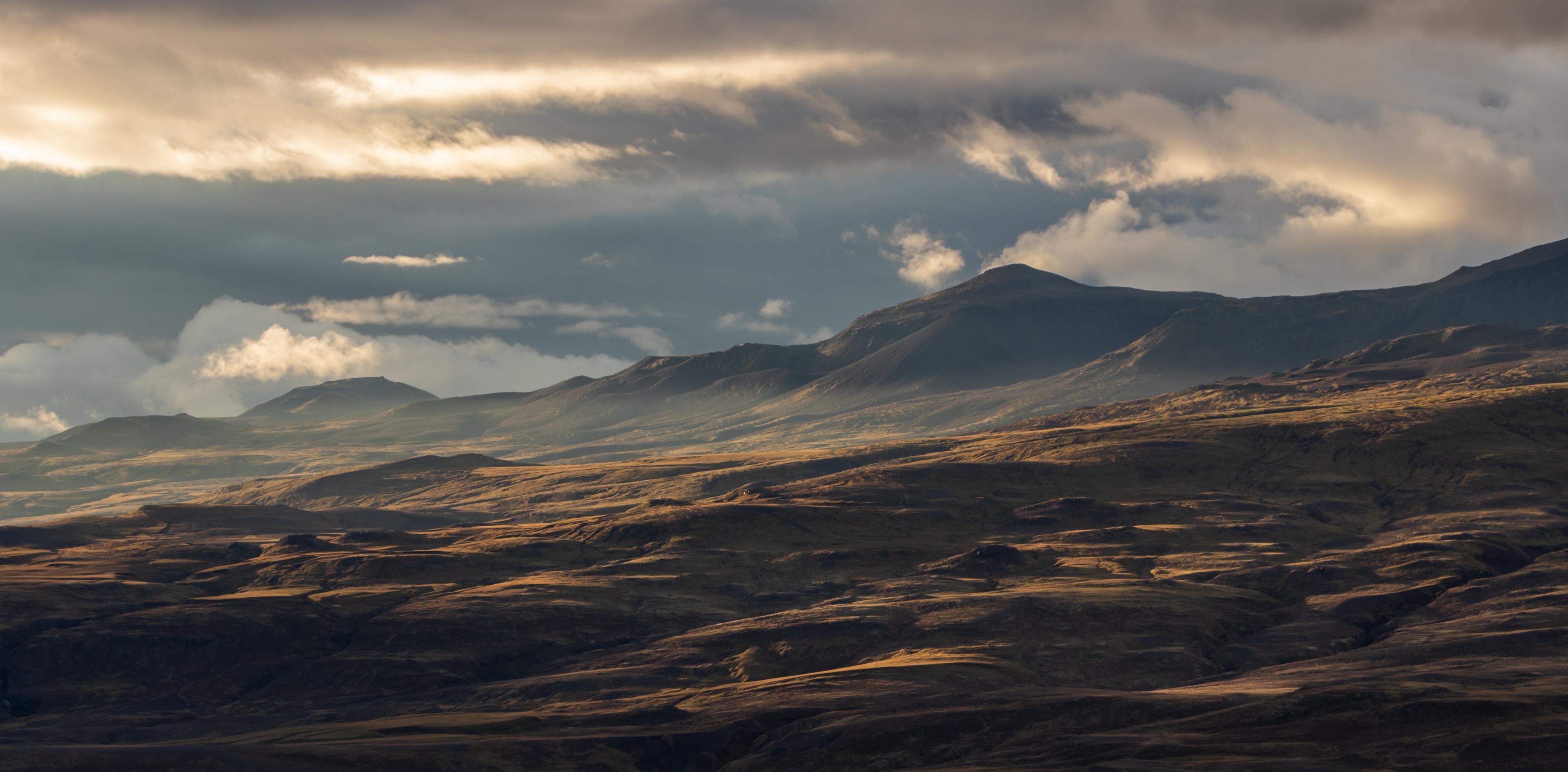 Weather app mountain view sunset hiking iceland 2022 09 29 20 40 10 utc