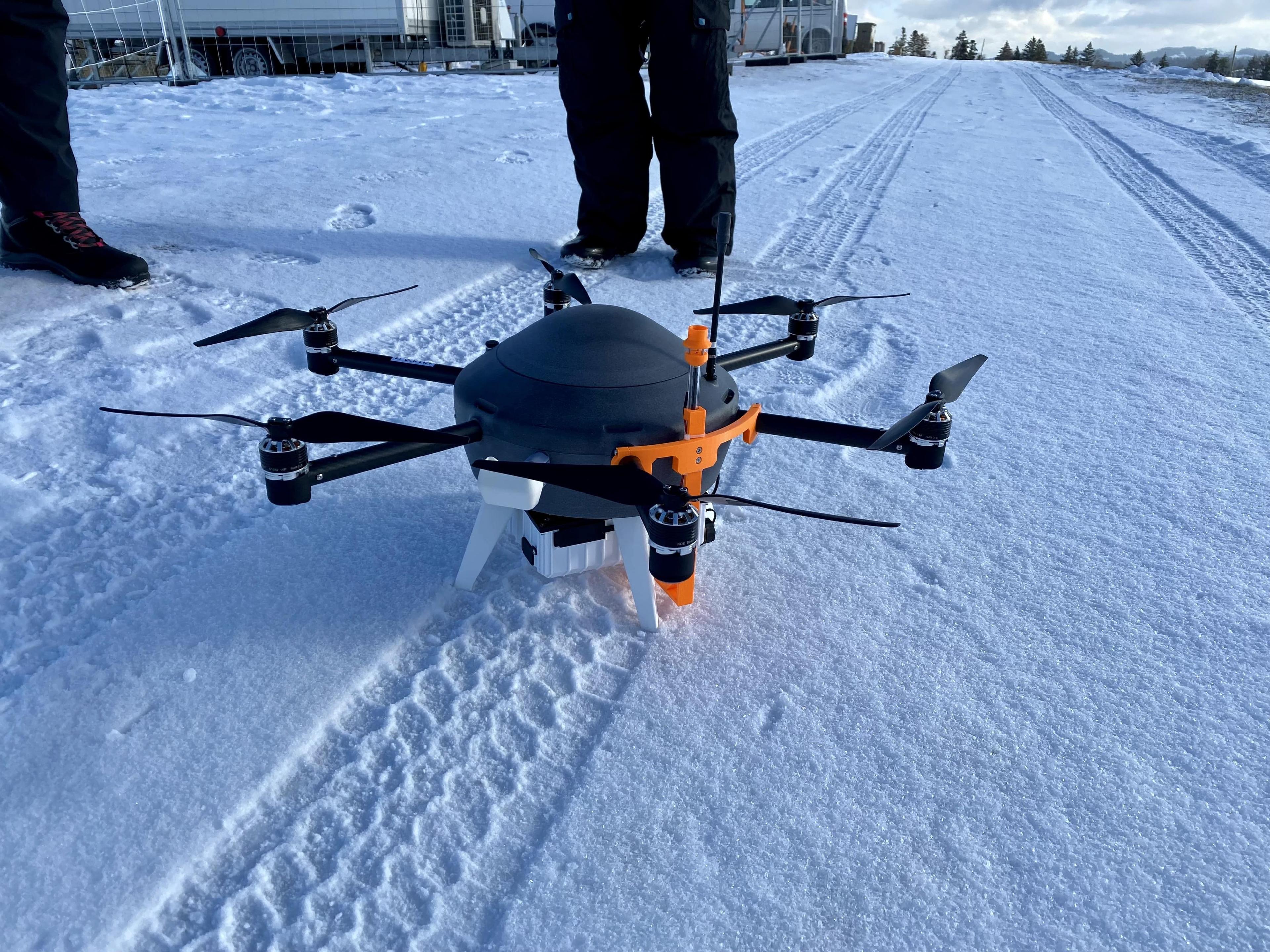 (b) Météodrone équipé d'un compteur optique de particules