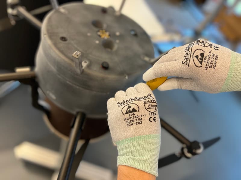Des gants esd pour garantir la sécurité et la qualité